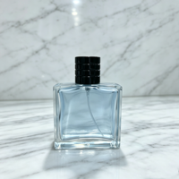 Botella de Perfume Cuadrada de 50 ml con Cuello Prensado, Tapa Negra Transparente con Pulverizador, Diseño Desechable, Color Personalizable, Marcas Globales