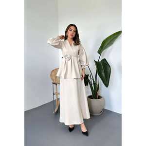 Conjunto de Traje Beige para Mujer con Detalles de Rosas al por Mayor - Product Image 5