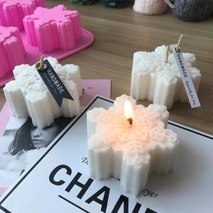 Moule en silicone flocons de neige de Noël pour bougies, bombes de <span class=keywords><strong>bain</strong></span>, savons, pâtisseries et plateaux à biscuits pour les fêtes de Noël - Product Image 4