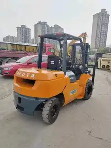 TOYOTA 5 Tonnen 7FD50 gebrauchter zweite Hand-Diesel-Gabelstapler mit zwei Etagen zu verkaufen in Shanghai in gutem Betriebszustand