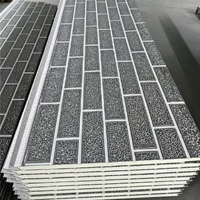 Panneau sandwich métallique isolé thermiquement en mousse de PU PVDF imperméable de 16 mm pour la construction de toitures extérieures d'hôtels