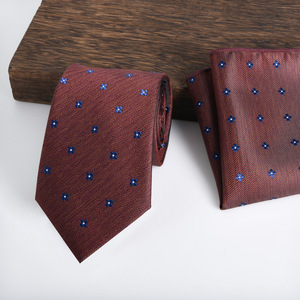 Conjunto de 2 Piezas de Corbata y Pañuelo de Bolsillo en Jacquard Color <span class=keywords><strong>Vino</strong></span> Tinto de 8 cm para Atuendo Formal de Oficina, Disponible en Stock - Product Image 5