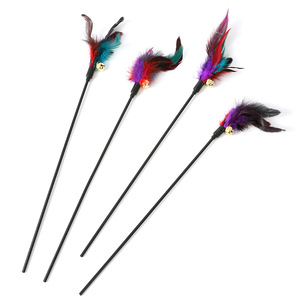 Jouet interactif pour chat PipiTao - Disponible en gros avec plumes colorées, clochette et manche court - Jouet pour chat en plastique - Product Image 5