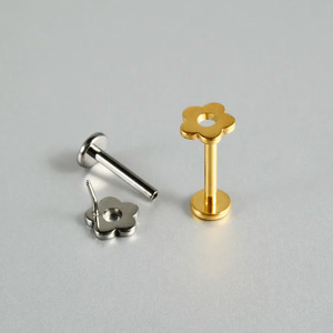 Clous d'oreilles en titane F136 avec zircon marquise, forme fleur, serti à griffes, bijoux de piercing unisexe - Product Image 4