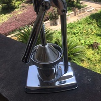 Presse-agrumes manuel multifonctionnel en métal portable pour oranges et citrons, idéal pour une utilisation domestique facile