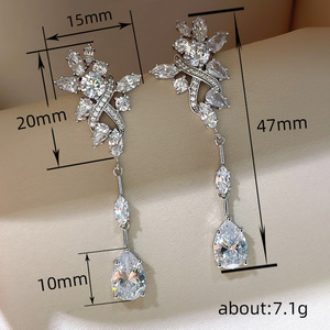 Orecchini pendenti a goccia con fiori per donna, eleganti gioielli lunghi alla moda - Product Image 5