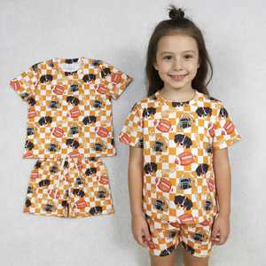 Camiseta transpirable con estampado de moda para chicas, estilo universitario, informal, para primavera y otoño, venta al por mayor, con borde festoneado, de RTS Boutique - Product Image 1