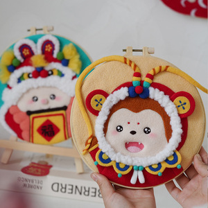 Kit de Bricolaje con Aguja Mágica <span class=keywords><strong>para</strong></span> Fieltro de Lana, Diseño Festivo con Dominio de Color Rojo - Lindos Animales de Dibujos Animados (Mono/Cerdo/Oso) |   Marco y Aro Incluidos - Product Image 2