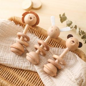 Jouet de dentition Montessori parfait pour nouveau-né, fait main en bois biologique, hochet pour bébé - Product Image 2