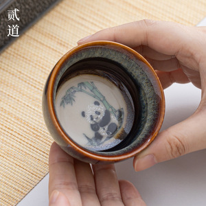 Coffret cadeau créatif Panda : Service à thé en céramique avec figurine et parfum, idéal pour les cadeaux d'affaires du Sichuan - Product Image 2