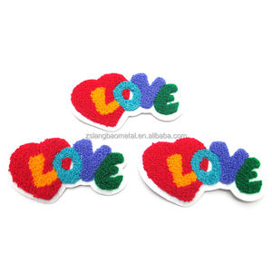 Toppe Ricamate Personalizzate per Abbigliamento Sportivo - Disegni di Calcio, Basket, Football, Forme Floreali e Alfabetiche, 3D in Ciniglia, Termoadesive/Cucibili - Product Image 5