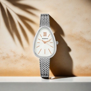 Reloj de Mujer Personalizado de Acero Inoxidable, Diseño Ejecutivo, Caja Irregular, Movimiento Japonés, Resistente al Agua 3ATM, OEM ODM, con su Logotipo, Cuarzo - Product Image 2