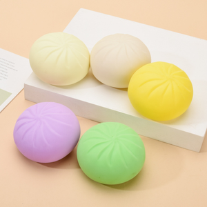 Jouet anti-stress multicolore en forme de pain de barbecue simulé, grand format, parfum lait, souple - Product Image 4