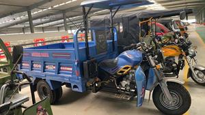 Tricycle à cinq roues, moto 250cc, moteur refroidi par eau, véhicule de transport de marchandises motorisé à carrosserie ouverte, capacité de charge de 1500 kg à 2000 kg - Product Image 4