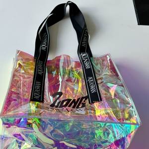 Logo personnalisé femmes arc-en-ciel holographique Laser PVC plage sac fourre-tout avec poignée en corde épaisse - Product Image 2