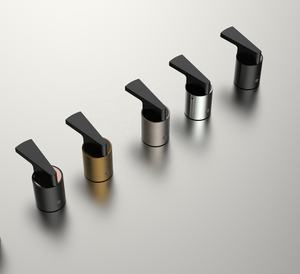 Gancho para Batas de Baño de Alta Calidad, Cromado o Negro, para Montar en la Pared - Product Image 1