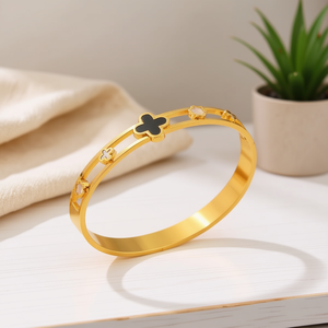 Brazalete Angelina de Acero Inoxidable Chapado en Oro con Diseño de Flor de Cuatro Esquinas, Joyería de Moda Unisex - Product Image 4