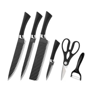 Juego de Cuchillos de Cocina de Acero Inoxidable con Mango Negro en Forma de Herradura y Patrón Ondulado, Juego de Seis Piezas en Caja de Regalo - Product Image 3