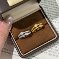 Bague en argent sterling 925 brossé avec un design géométrique à double couche tendance incrusté de zircon, plaqué or rhodié pour fête de mariage