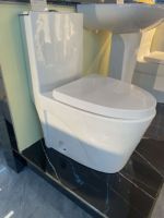 Siège de toilette en céramique de style moderne, cuvette carrée à double chasse, structure monobloc, piège en P et piège en S pour les hôtels.
