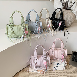 Bolso <span class=keywords><strong>de</strong></span> Hombro Cruzado para Mujer, Estilo Punk, Vintage Y2K, con Cordones, Borlas, Cuero Brillante, Adorno <span class=keywords><strong>de</strong></span> Corazón, Gran Capacidad - Product Image 1