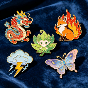 Spille da bavero personalizzate in smalto duro con design anime, produttore di simpatici animali mitologici: Drago d'acqua, Volpe di fuoco, Fulmine, Nuvola, Falena - Product Image 1