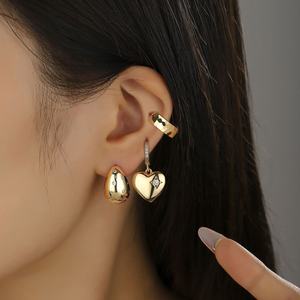 Pendientes de Oro de 18K con Forma de Corazón, Diseño Geométrico con Incrustaciones de Diamantes, Estilo Francés de Alta Gama, Chapado en Cobre - Product Image 1