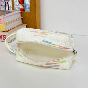 2025 Portable Cosmétique Organisateur Style Maquillage Sac Simple Girly Coeur Brodé Papeterie Boîte pour École Primaire Cas - Product Image 3