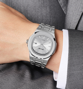 Personnalisation de montre élégante et moderne en acier inoxydable. Vert, gris et bleu vibrants, et plus encore d'options de cadran. Ajoutez votre propre logo. - Product Image 2