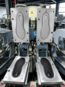 Machine de moulage et de moussage automatique rotative à 40 stations pour la fabrication de semelles en PU et le traitement de chaussures d'intérieur - Product Image 6