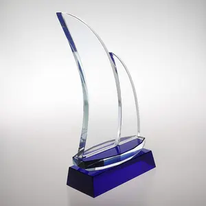 Mh-jb200 benutzer definierte Gravur Segelboot Schiffs form Crystal Trophy Blank Crystal Glass Trophy Award Kristall plakette mit blauer Basis