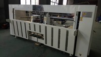 Machine à coller les coins des boîtes en carton pour la fabrication de boîtes cadeaux