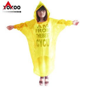 Imperméable jetable YOKOO en PE avec capuche et poignets élastiques pour la randonnée, les voyages et les activités de plein air - Product Image 5