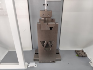 シャルピー衝撃試験機保護カバー付き装置ラボ使用1年保証 - Product Image 2
