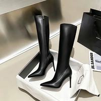 Nouvelles bottes de cow-boy noires à talon aiguille en polyuréthane, à bout pointu, montantes jusqu'au cuisse, avec fermeture éclair et patchwork en cuir, collection automne