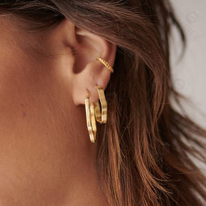 مجوهرات عصرية من الفضة الإسترلينية مطلية بالذهب قرط طوق متعرج - Product Image 4