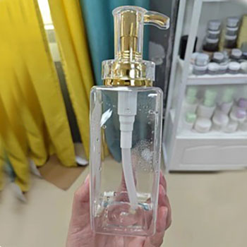 Luxury Square Cosmetic Lotion Bottle Transparent Gold Pump Head Plastic 300ml 400ml 500ml Screen Printing PET Shampoo Bottles