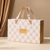 Boîte cadeau pliante en carton rose personnalisée avec poignée en cuir pour l'emballage de vernis à ongles et de crème pour le visage, boîtes rigides