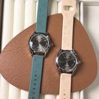 Nouvelle Arrivée Montre Digitale à Quartz pour Femme Style Frais Bracelet en Silicone Vente en Gros Directe d'Usine Grand Cadran