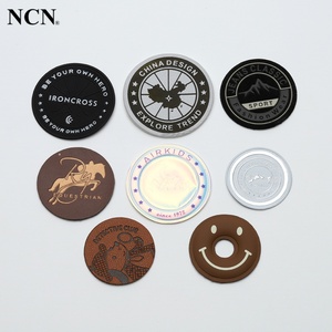 Tùy chỉnh thiết kế <span class=keywords><strong>2025</strong></span> jeans da mới các bản vá lỗi chất lượng tốt giá thấp Debossed may trong <span class=keywords><strong>PU</strong></span> da khắc nhãn - Product Image 3