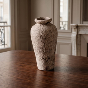 Urna de terracota rústica antigua, perfecta para realzar la decoración de tu sala de estar con un encanto natural y una elegancia artística. - Product Image 2
