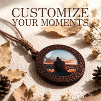 Collier en bois personnalisable avec photo de couple et motif tissé circulaire, pour un usage décontracté et des accessoires longs vintage