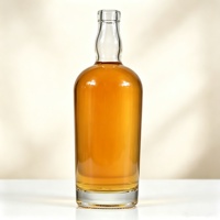 Bouteille en verre vide transparente de qualité alimentaire de luxe de 500 à 750 ml avec un bon système d'étanchéité, gravure personnalisée, bouteille en verre pour whisky, vodka, gin