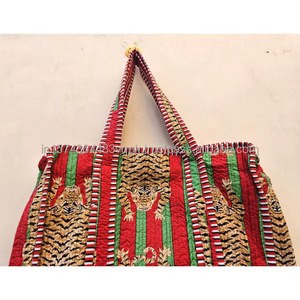 Sac fourre-tout matelassé en coton pur fait main indien, magnifique sac de plage, de soirée, de rangement et de voyage pour femme, imprimé tigre - Product Image 4