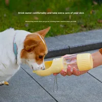 Meilleure vente Tasse de voyage écologique à motif solide pour animaux de compagnie Distributeur d'eau pour chien étanche Tasse à nourriture Bouteilles d'eau en plastique en gros