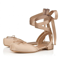 Ballerines à bout carré en satin noir, rouge blush, avec lacets à nouer à la cheville, style féminin parisien