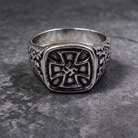 Bague Chevalière Croix de Fer Vintage en Émail Noir, Anneau Croix Médiévale Argenté pour Homme avec Gravure Détaillée