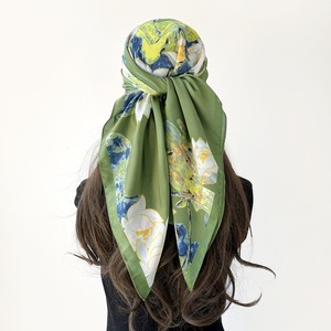 Élégant foulard en soie à imprimé floral, forme carrée, accessoire de mode pour femmes, toutes saisons, multifonctionnel, motif vert, jaune, bleu - Product Image 1
