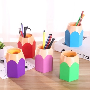 Di plastica Forma di Matita Desktop Carino Bambini Accessori Da Scrivania Organizzatore Del Basamento Contenitore di Matita Supporto Della Penna