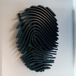 Sculpture abstraite moderne en bois noir Design d'empreintes digitales unique Art mural pour décoration murale d'accent de maison de sanctuaire - Product Image 5